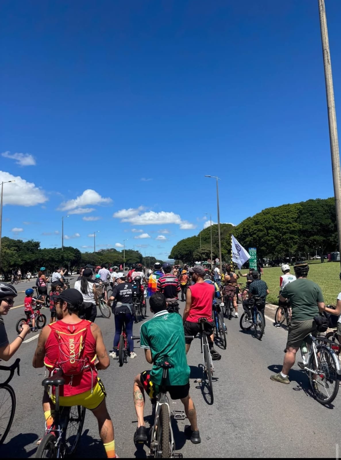 Representantes da ATAM participam da criação da massa crítica dos ciclistas em Brasília